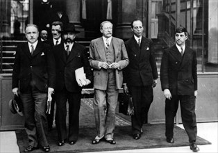 Sortie du Conseil des Ministres à l'Elysée. 7 septembre 1936