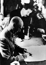 Le général Huntziger  signe l'Armistice à Rethondes, 22 juin 1940