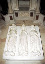 Basilique de Saint-Denis. A gauche : Philippe V le Long (1293 -1322). Au centre : Jeanne d'Evreux  ( ? - 1371), troisième épouse de Charles IV. A droite : Charles IV le Bel (vers 1294 - 1328)