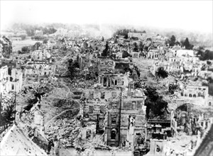 Les ruines de la ville de Saint-Lô en 1944
