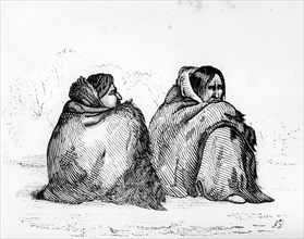 Indiens Poncars enveloppés dans leurs peaux de bisons.