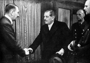 Poignée de mains entre Hitler et Laval.