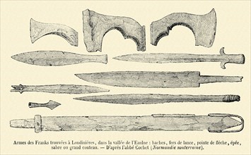 Armes des Francs trouvées à Londinières, dans la vallée de l'Eaulne: haches, fers de lance, pointe de flèche, épée, sabre ou grand couteau.