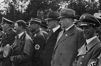Adolf Hitler. Reichautobahn-Eröffnung Frankfurt-Darmstadt 1935; von links nach rechts: