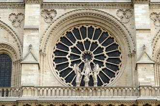 Rose Window and angel view from the forecourt
