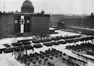 Adolf Hitler. Verkündung der Wehrfreiheit 1935. Célébration de l'Indépendance en 1935 (liberté de
