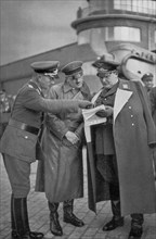 Adolf Hitler. Erste Besichtigung des Richthofen-Geschwaders. Visite d'inspection à l'escadrille