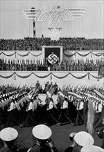 Adolf Hitler. Der Reichsparteitag zu Nürnberg 1935: Die Marine beim Vorbeimarsch am Tage der