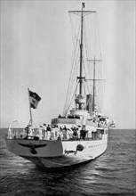Adolf Hitler. ,,Aviso Grille'', ein neues Schiff der Kriegsmarine, das der Führer bei seinen