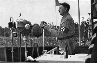 Adolf Hitler. Der Führer spricht zum deutschen Volk. Adolf Hitler. Le Führer parle au peuple