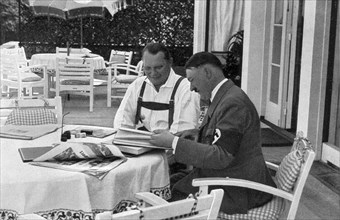 Adolf Hitler. Ministerpräsident Göring beim Führer auf dem Obersalzberg. Adolf Hitler. Le ministre