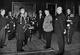 Adolf Hitler. Der Führer empfängt eine japanische Marienabordnung 1934. Le Führer reçoit une
