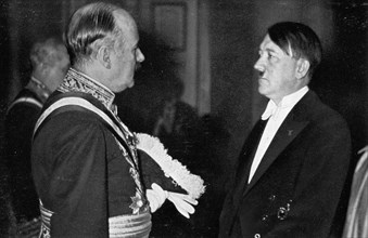 Adolf Hitler. Die Reichskanzler beim Neujahrsempfang im Gespräch mit dem franz. Botschafter