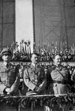 Adolf Hitler. Am . Mai auf dem Tempelhofer Feld. Le 1er mai à l'aéroport de Tempelhof (Berlin).