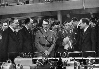 Adolf Hitler. Der Führer auf der Autoausstellung 1935 in Berlin. Le Führer au Salon de l'Auto 1935