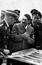 Adolf Hitler. Vorbereitungen zum Reichparteitag 1935 Der Führer bespricht den Aufmarschplan.