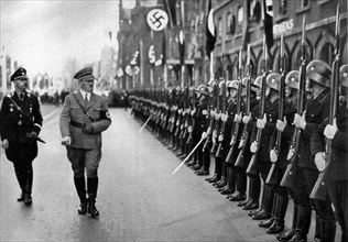 Adolf Hitler. Der Führer am Parteitag der Freiheit. Abschreiten der Ehrenkompanie seiner