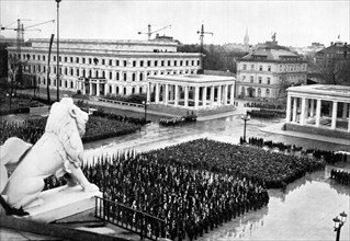 Adolf Hitler. Die Aufstellung der nationalsozialistischen Formationen am 9. November 1935 auf dem
