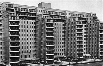 Hôpitaux. Paris. Nouvel Hôpital Beaujon. Ouvert en 1935. Façade sud "en dents de peigne". Type de