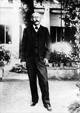 Dreyfus (Alfred) (Mulhouse, 1859 ­ Paris, 1935), capitaine français. Photo d'époque prise après sa