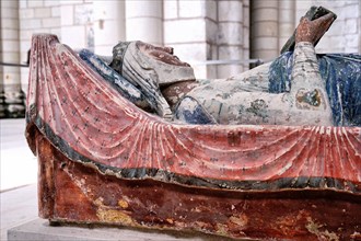 Recumbent statue of Alienor of Aquitaine