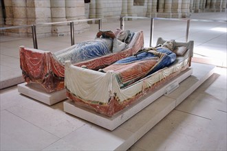 Recumbent statues of Alienor of Aquitaine and Henry II Plantagenet