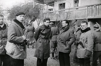 Arrestation de Résistants par des Miliciens. Guerre 39-45. Occupation allemande.