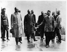 15 septembre 1938. Chamberlain reçu à Berchtesgaden par le Chancelier Hitler.