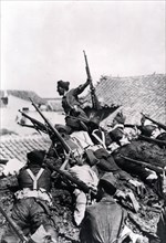 1936. Miliciens pendant la guerre d'Espagne. Ph. Rol.