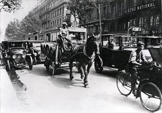 Circulation à Paris en 1924.