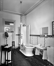 An en-suite bathroom at the Hotel Metropole, Westminster, London, 1914