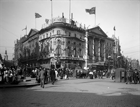 The London Pavilion Theatre, Piccadilly Circus, London, 1902