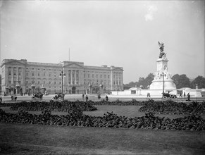 Buckingham Palace, viewed from St James's Park. London, c1911