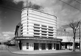 Street view of the Odeon cinema, Isleworth, London, c1935