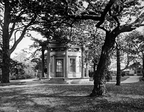 Temple of the Sun, Kew Gardens, Richmond, London,  before 1916