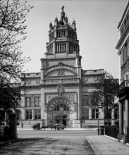 Victoria and Albert Museum, Cromwell Road, Kensington, London, 1907
