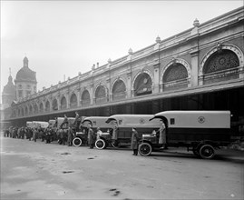 Delivery lorries at Smithfield Market, London, 1915