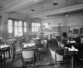 The tea room, Liverpool Street Station, London, 1916