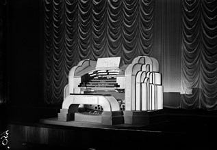 Compton organ at the Odeon, Haverstock Hill, Camden, London, 1934