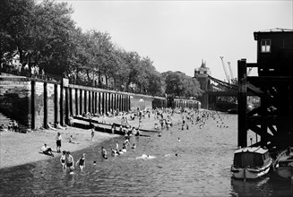 Bathers at Tower Beach, London, c1945-c1965
