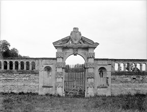 Gateway, Kirby Hall, Northamptonshire, 1925