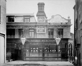 Exterior of the Horseshoe & Wheatsheaf public house, Southwark, London, 1898