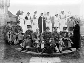 Convalescent soldiers and nursing staff, Nathaniel Lloyd's house, Great Dixter, East Sussex, 1916