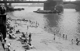 People relaxing on Tower Beach, London, c1945-c1955