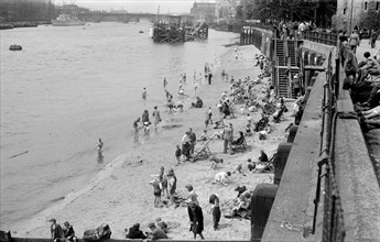 Families on Tower Beach, London, c1945-c1955