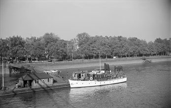 River cruiser at Cadogan Pier, London, c1945-c1965