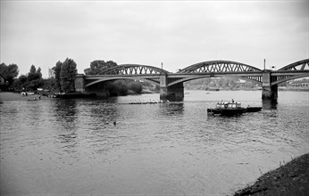 A rowing eight passes under Barnes Bridge, Chiswick, London, c1945-c1965