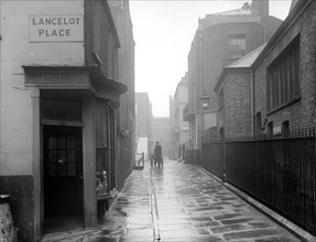 Footpath between Raphael Street and Trevor Square, Knightsbridge, London, 1939