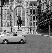 Richard Coeur de Lion and a 'Baby Austin' in Old Palace Yard, London, c1945-c1965