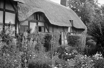 Anne Hathaway's cottage at Shottery, Warwickshire, c1945-c1965
